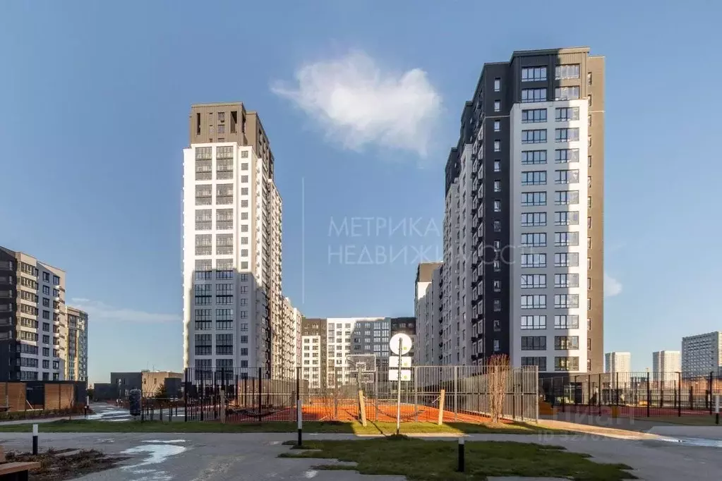 2-к кв. Тюменская область, Тюмень ул. Разведчика Кузнецова, 16 (64.7 ... - Фото 1