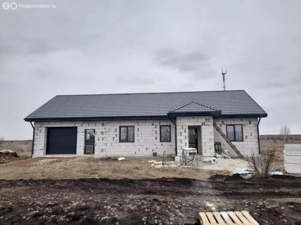 Дом в Свердловская область, Каменский муниципальный округ, посёлок ... - Фото 2