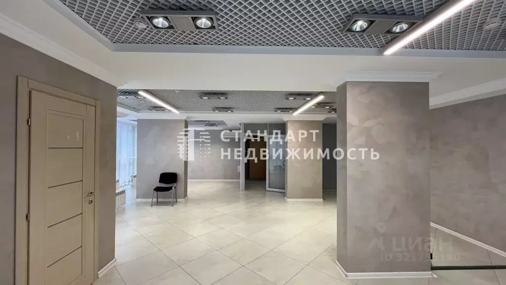 Офис в Тюменская область, Тюмень ул. Мельникайте, 125б (180 м) - Фото 0