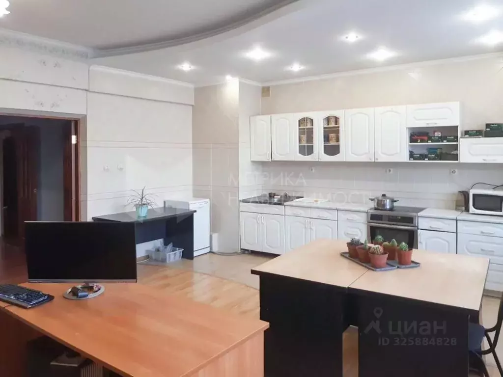 4-к кв. Тюменская область, Тюмень Холодильная ул., 85 (180.6 м) - Фото 1