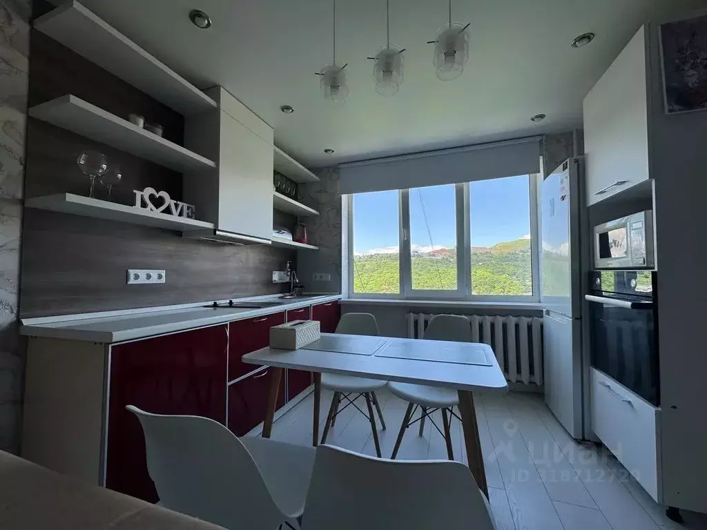 2-к кв. Приморский край, Владивосток ул. Баляева, 36 (43.0 м) - Фото 0