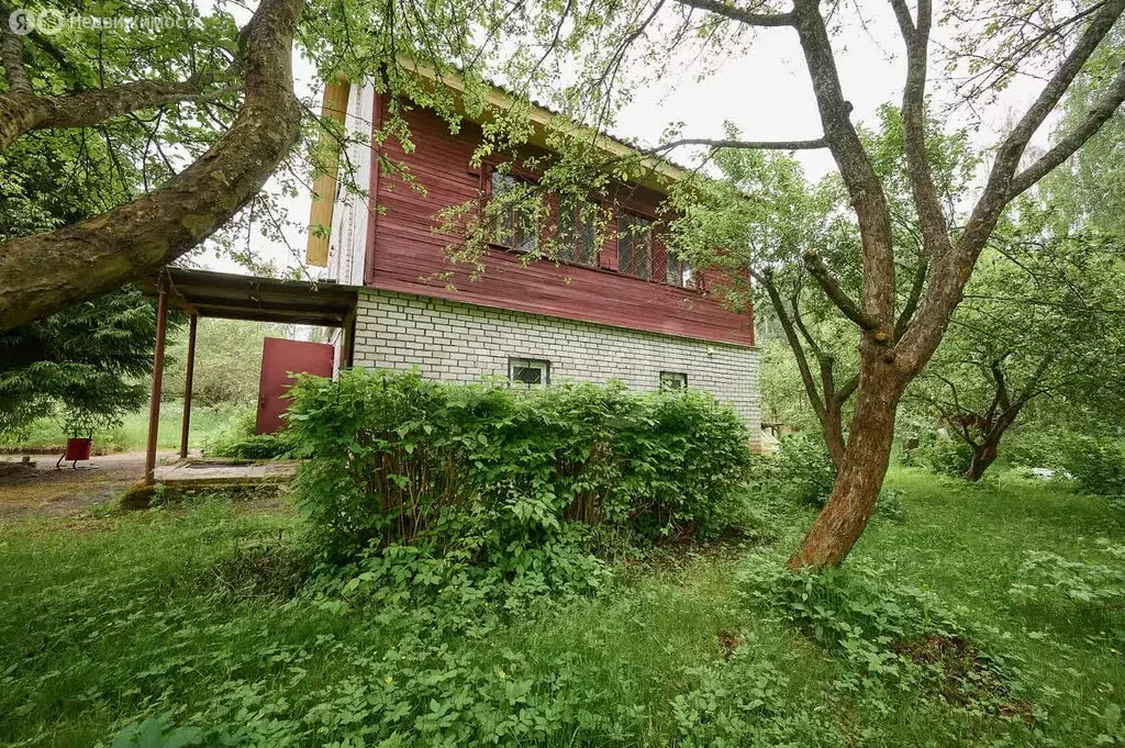 Дом в Псковский район, Ядровская волость, деревня Волженец (200 м) - Фото 1