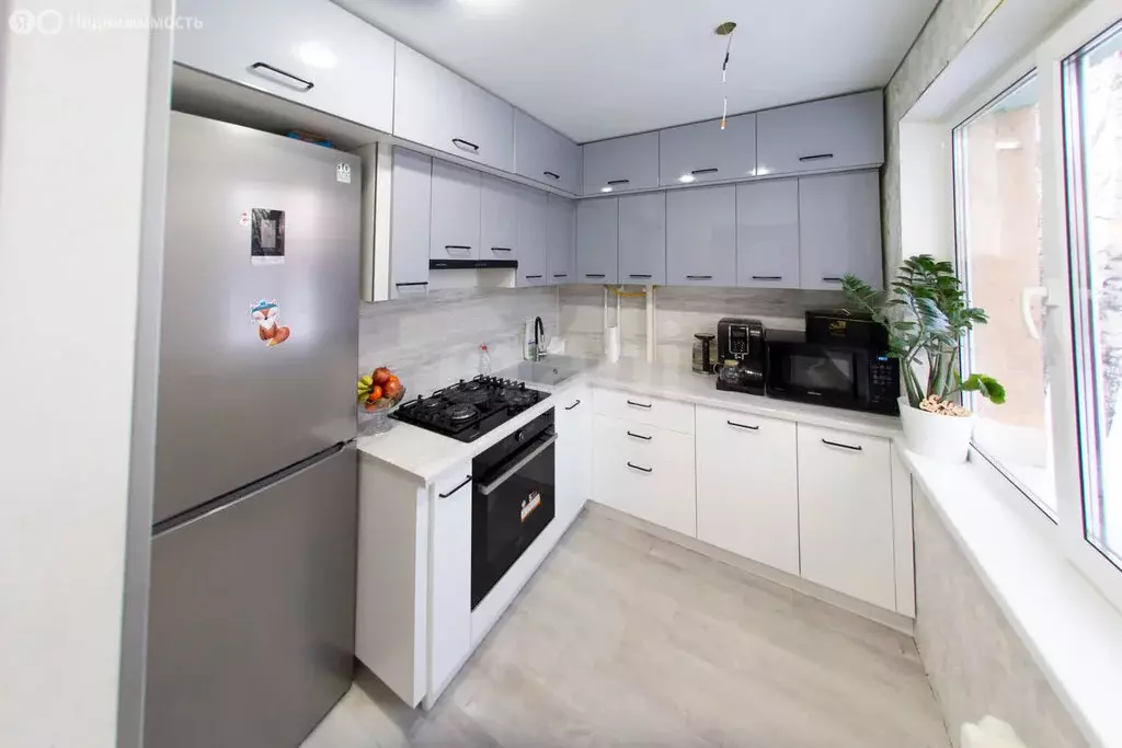 3-комнатная квартира: Альметьевск, улица Белоглазова, 131А (56.8 м) - Фото 1