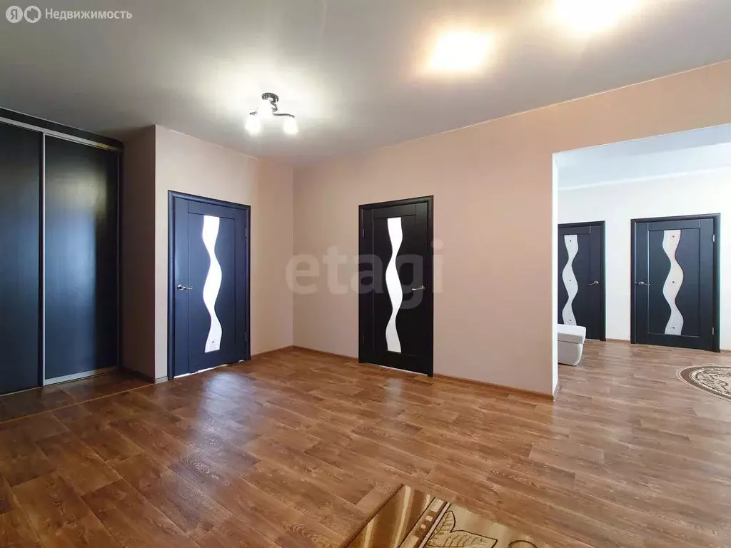 Дом в село Топки, улица Микрорайон (287.4 м) - Фото 1