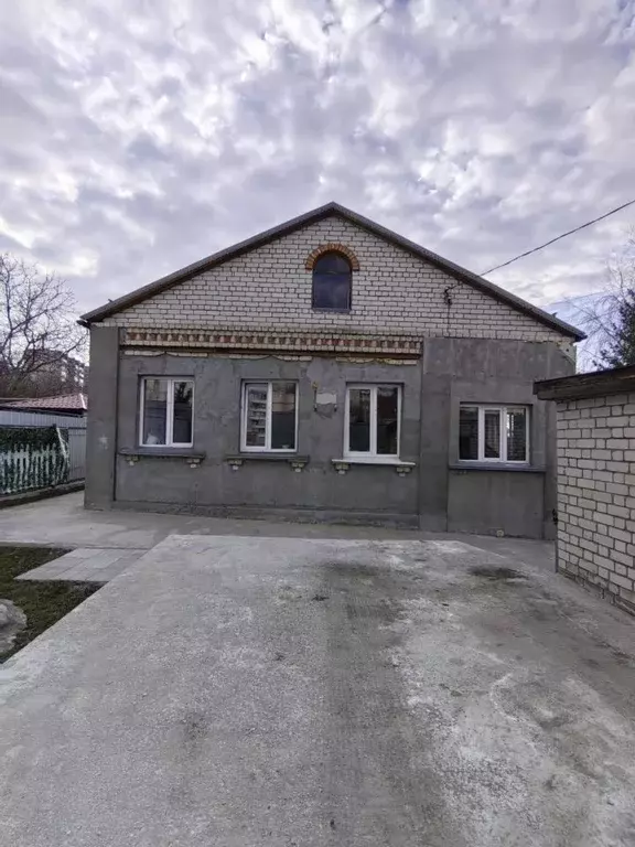 Дом в Саратовская область, Саратов ул. Имени Л.Н. Толстого, 1В (82 м) - Фото 1