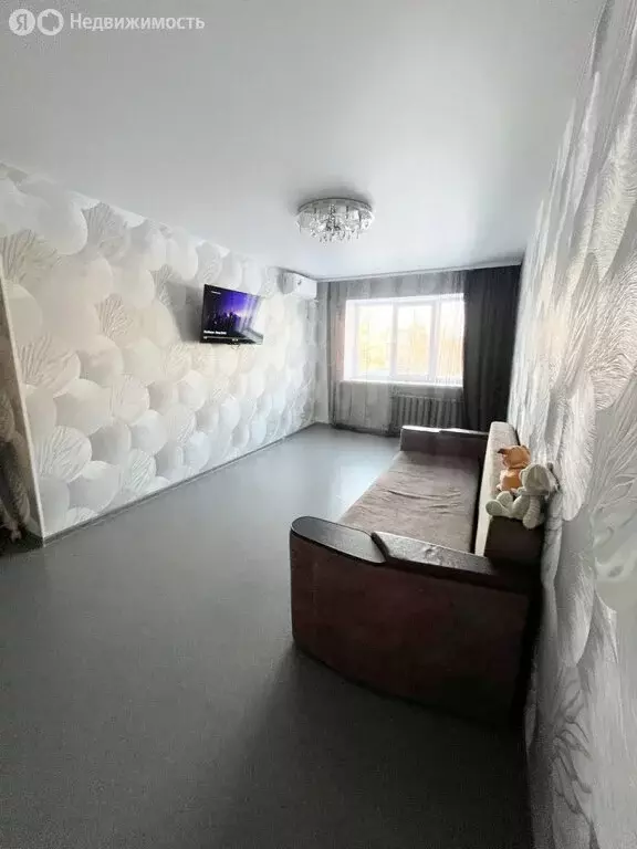 3-комнатная квартира: Нижний Тагил, улица Калинина, 105 (60 м) - Фото 1