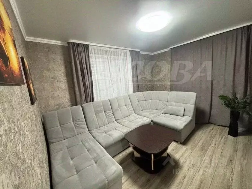 2-к кв. Тюменская область, Тобольск 15-й мкр, 28 (60.0 м) - Фото 1