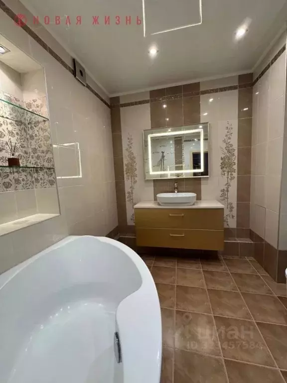 2-к кв. Самарская область, Самара Революционная ул., 4 (75.0 м) - Фото 0