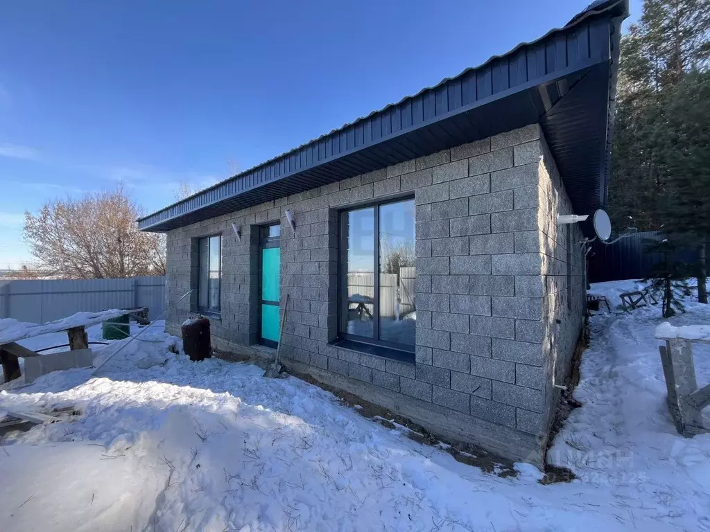 Дом в Самарская область, Волжский район, Курумоч с/пос, с. Курумоч ул. ... - Фото 1