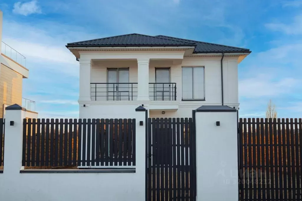 Дом в Крым, Евпатория городской округ, Заозерное пгт ул. Тенистая (192 ... - Фото 1