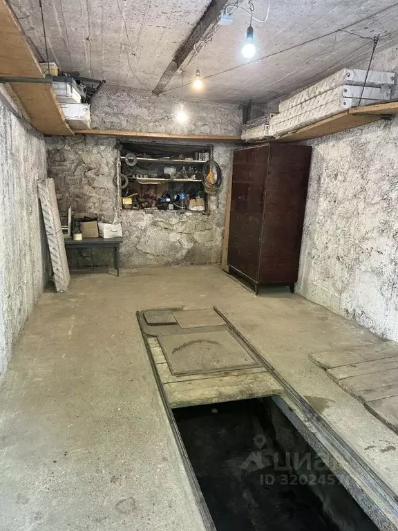 Гараж в Крым, Алушта ул. Октябрьская (20 м) - Фото 1