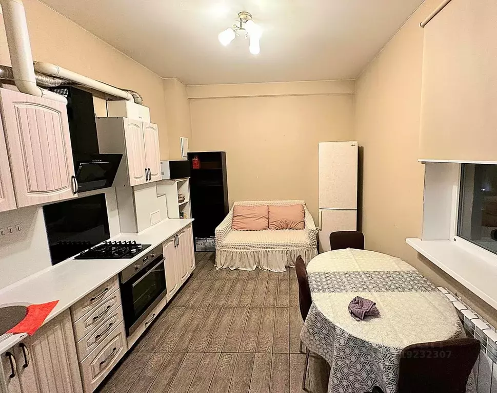 3-к кв. Краснодарский край, Сочи Бытха мкр, ул. Бытха, 8Е (71.0 м) - Фото 0