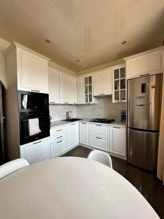 2-к кв. Саха (Якутия), Якутск ул. Петровского, 12 (55.0 м) - Фото 1