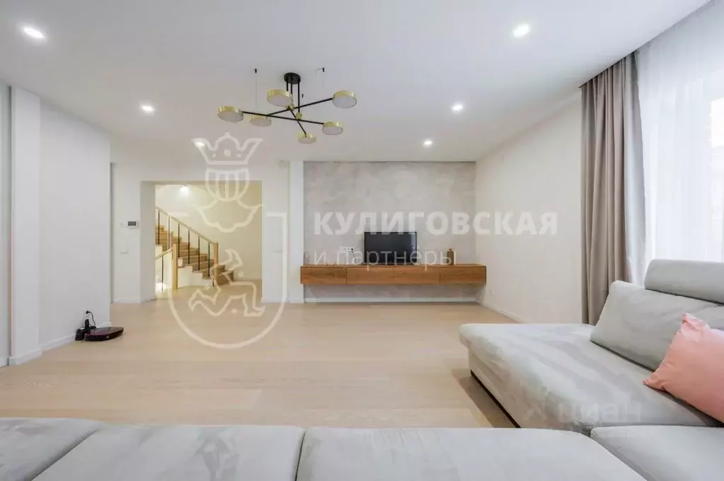 Таунхаус в Свердловская область, Екатеринбург ул. Кольцевая, 28 (258 ... - Фото 1