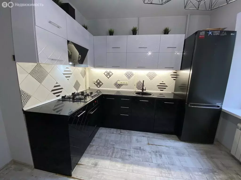 2-комнатная квартира: Саратов, Аткарская улица, 37 (57.2 м) - Фото 0