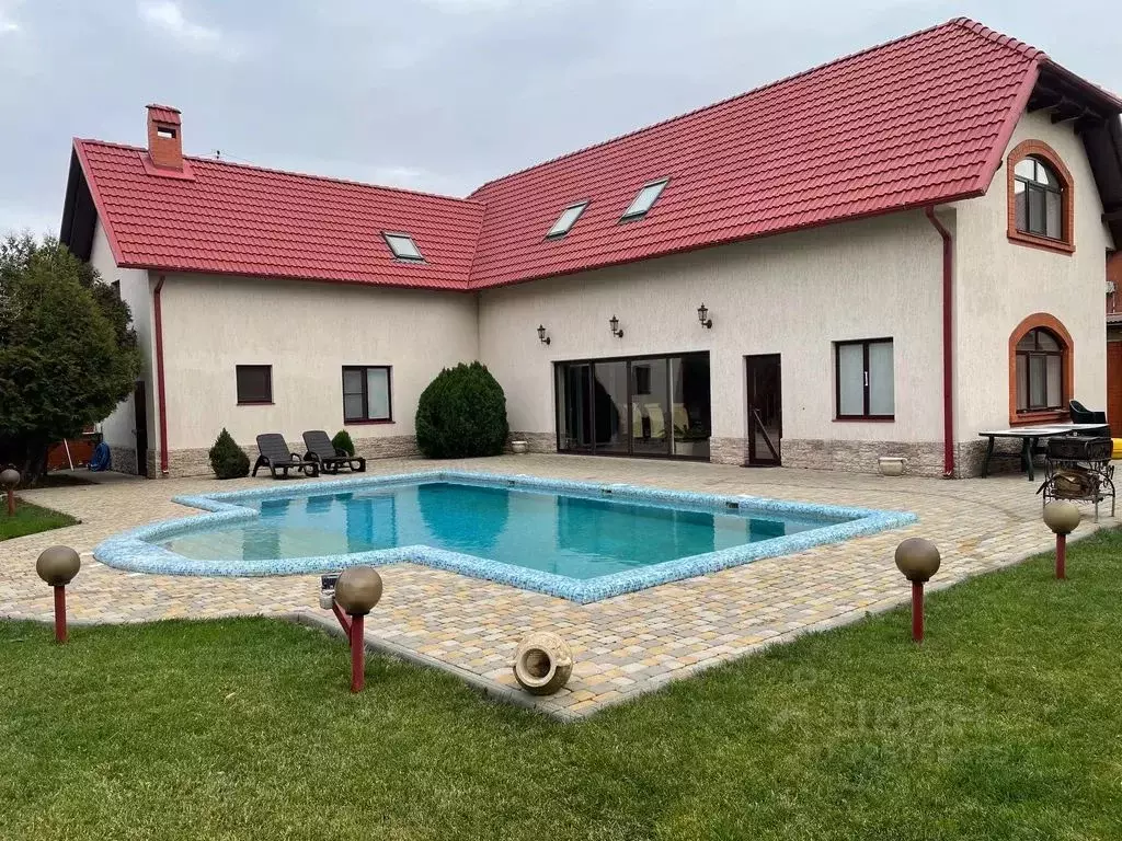 Дом в Краснодарский край, Краснодар ул. А.В. Демина, 32 (300 м) - Фото 1