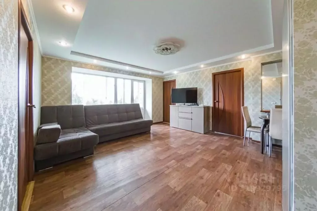4-к кв. Свердловская область, Екатеринбург ул. Гурзуфская, 9В (89.0 м) - Фото 0
