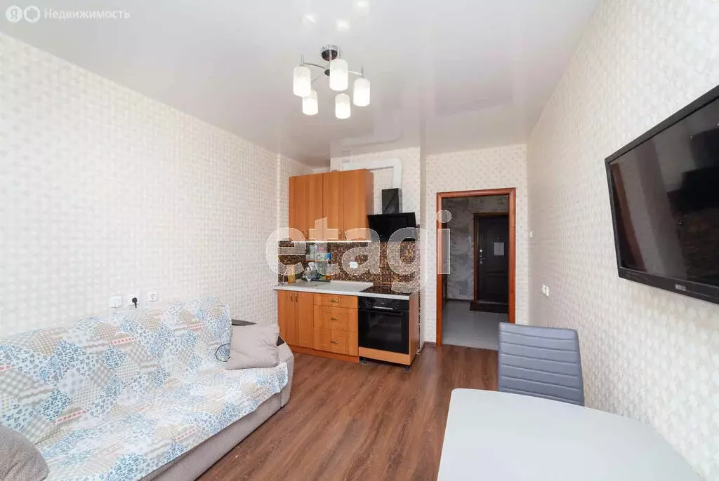 1-комнатная квартира: Тюмень, улица Мельникайте, 2к6 (39.8 м) - Фото 1