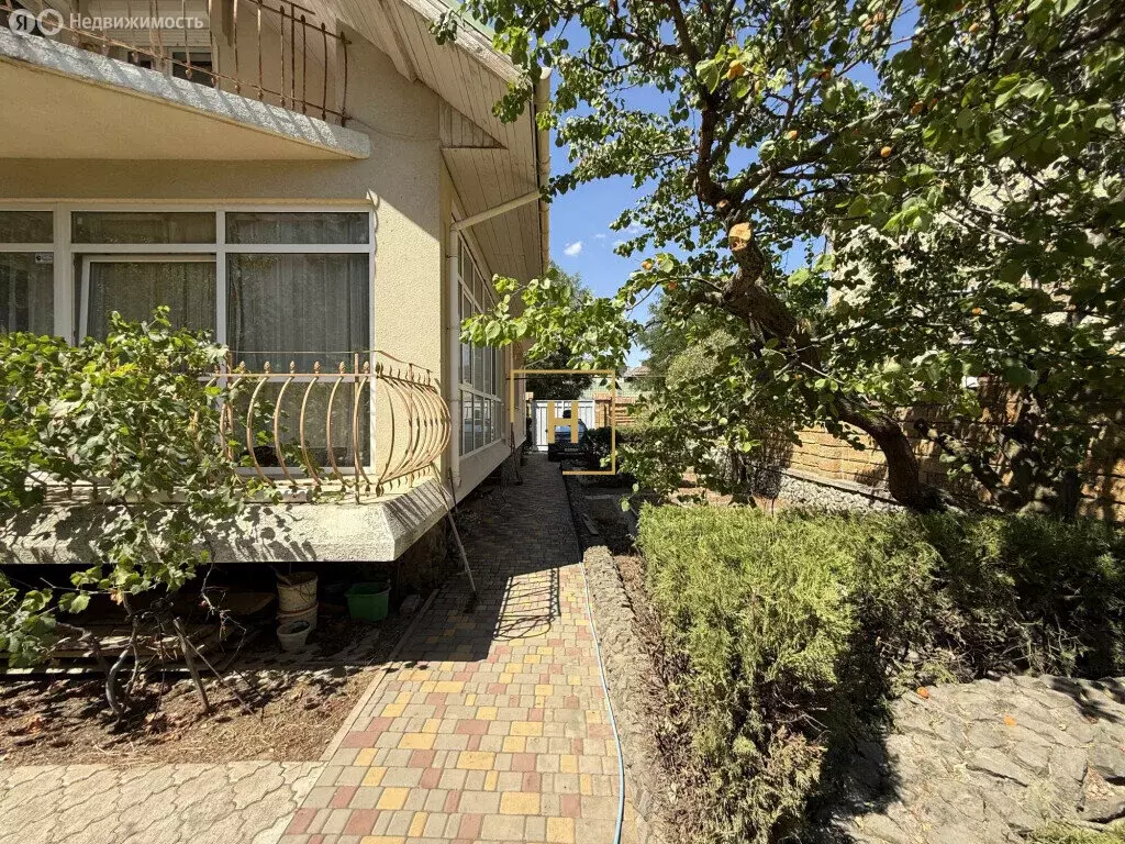 Дом в Евпатория, улица 13 Ноября (275 м) - Фото 1