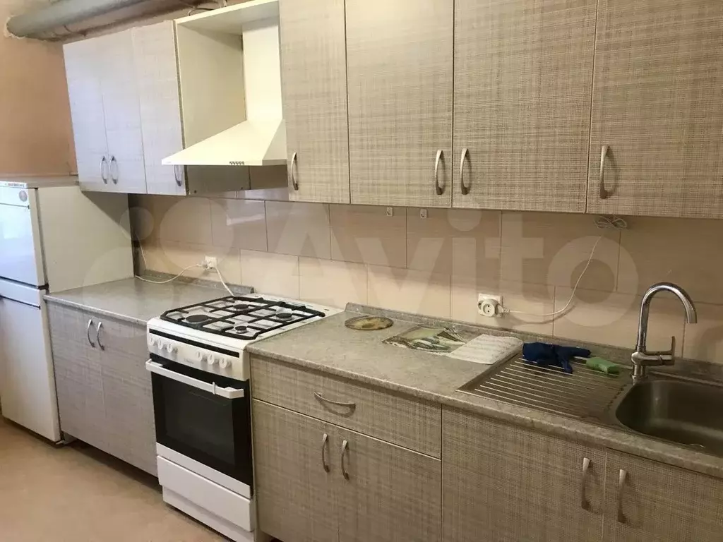 2-к. квартира, 60м, 1/1эт. - Фото 0