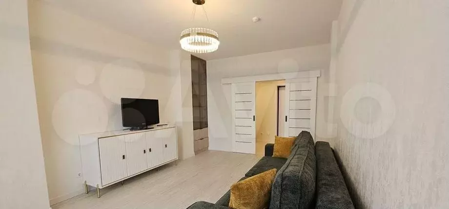 1-к. квартира, 37 м, 4/10 эт. - Фото 0