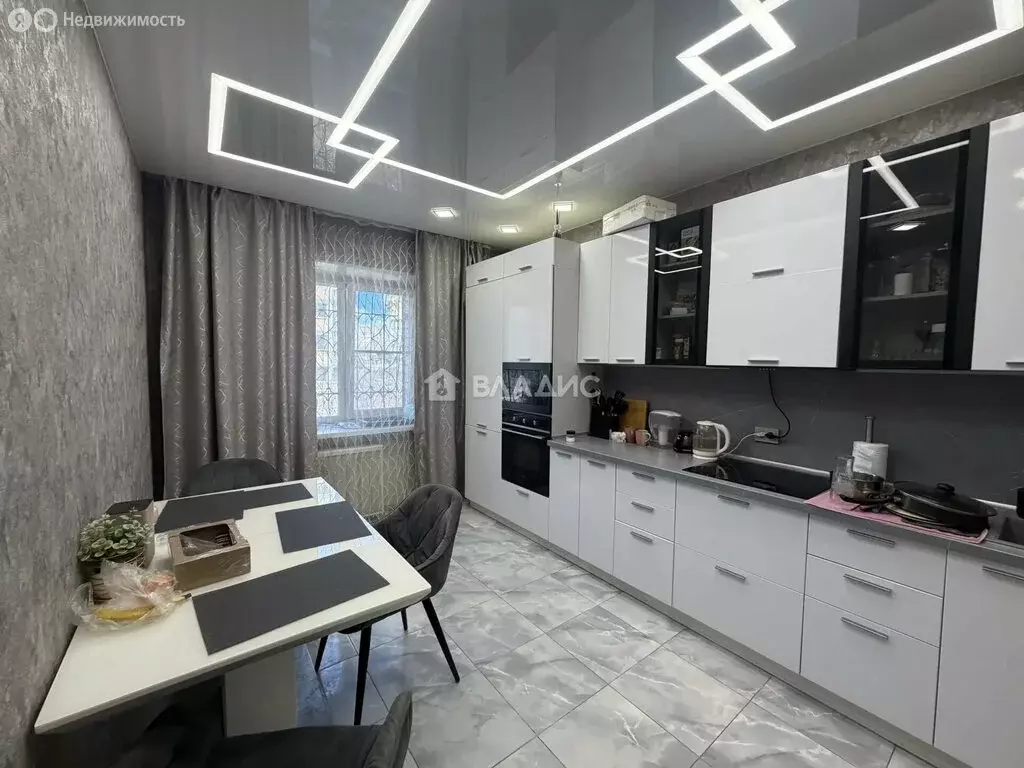 2-комнатная квартира: Чита, микрорайон Октябрьский, 13 (67.8 м) - Фото 1
