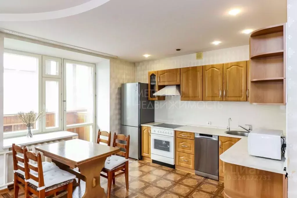 3-к кв. Тюменская область, Тюмень ул. Коммунаров, 35 (108.5 м) - Фото 1