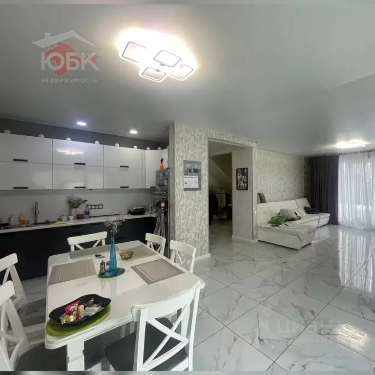 Дом в Крым, Сакский район, с. Ромашкино  (225 м) - Фото 1