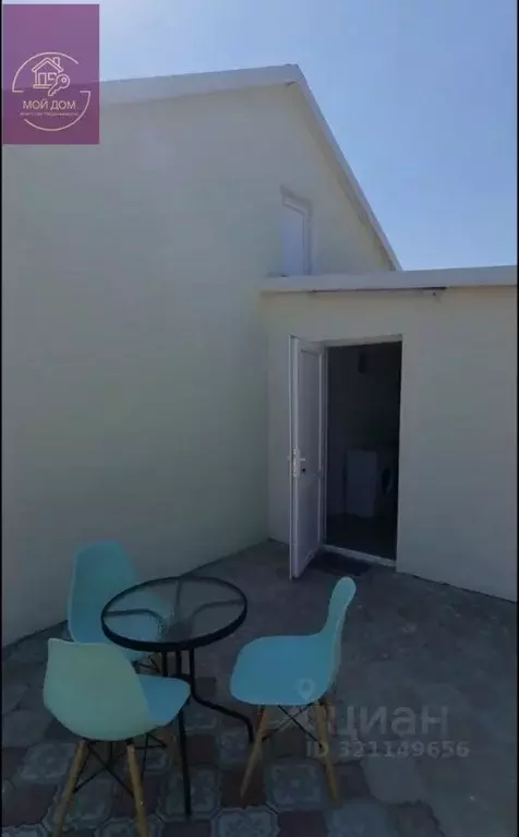 Дом в Крым, Черноморский район, Медведевское с/пос, с. Медведево ул. ... - Фото 1