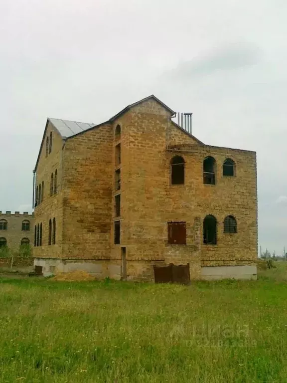 Дом в Крым, Сакский район, с. Лесновка ул. Крымская (637 м) - Фото 1
