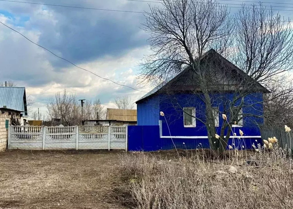 Дом в Саратовская область, Марксовский район, Подлесновское ... - Фото 1