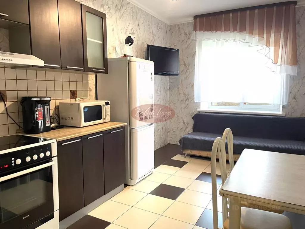 2-к кв. Тюменская область, Тюмень ул. Дружбы, 75 (68.0 м) - Фото 0
