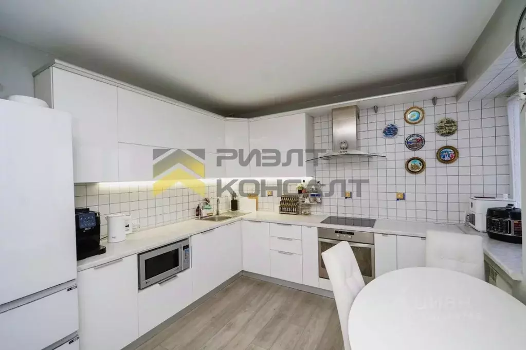 4-к кв. Омская область, Омск ул. 10 лет Октября, 147 (146.5 м) - Фото 2