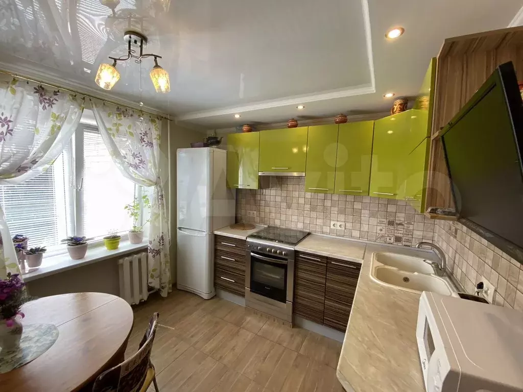 3-к. квартира, 70 м, 3/9 эт. - Фото 0