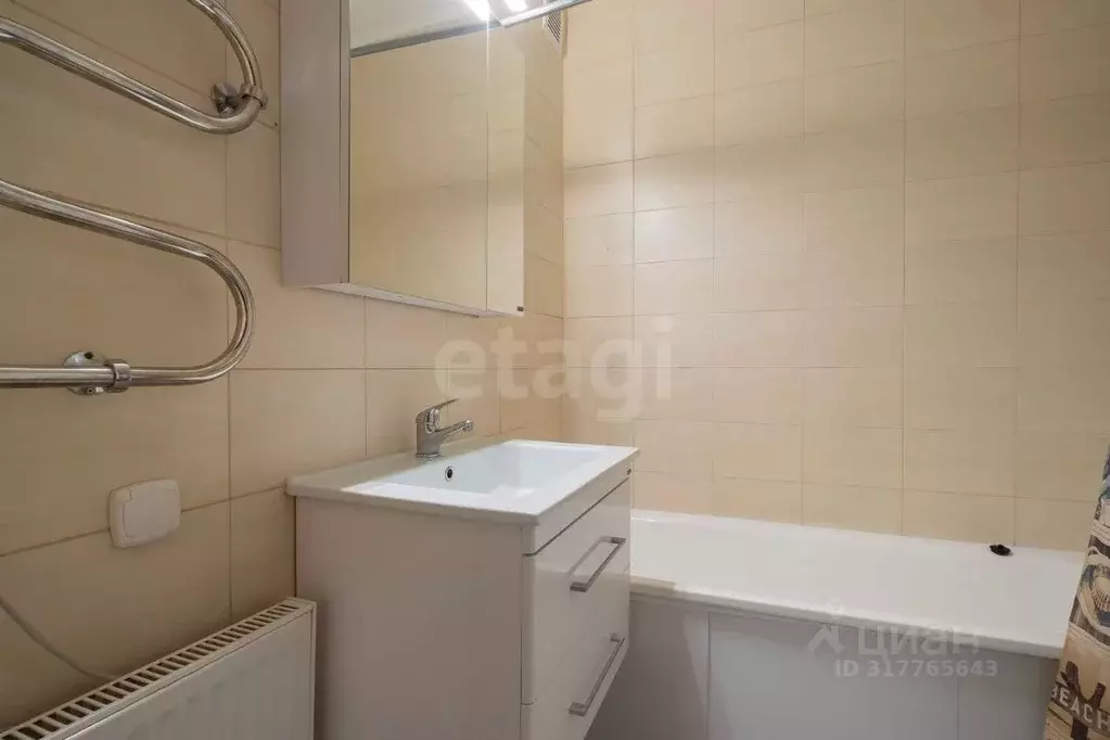 2-к кв. Санкт-Петербург ул. Корнея Чуковского, 5к2 (65.8 м) - Фото 0