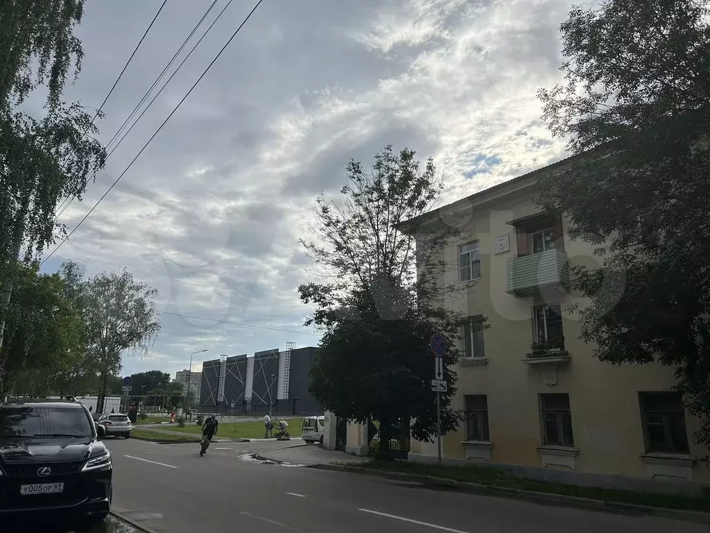 Комната 12,8 м в 1-к., 1/5 эт. - Фото 1
