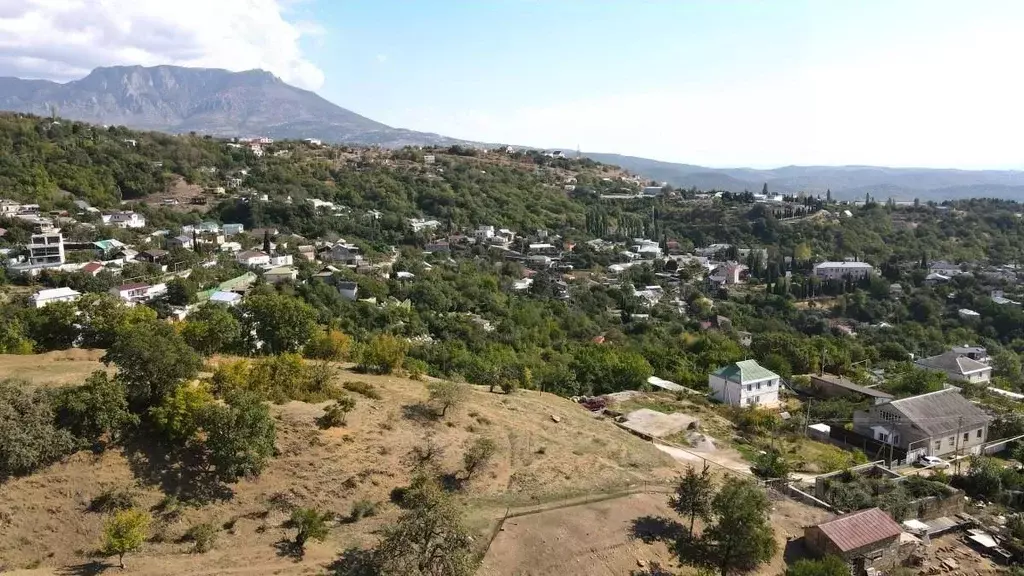 Участок в Крым, Алушта муниципальный округ, с. Изобильное  (5.5 сот.) - Фото 1