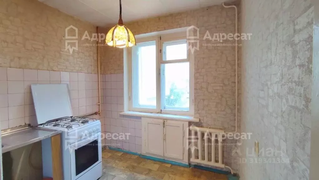 2-к кв. Волгоградская область, Волгоград ул. Маршала Еременко, 100 ... - Фото 0