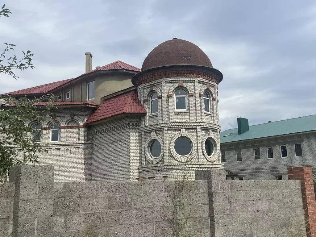 Дом в Саратовская область, с. Усть-Курдюм ул. Мусы Джалиля, 119 (801 ... - Фото 0
