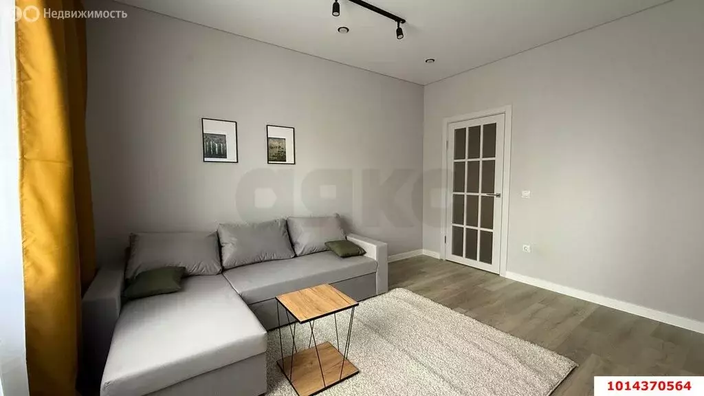 2-комнатная квартира: Краснодар, Домбайская улица, 55к6 (68 м) - Фото 1