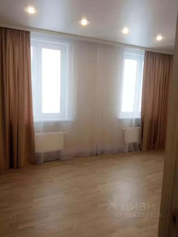 2-к кв. Тюменская область, Тюмень ул. Героев Космоса, 21 (52.7 м) - Фото 0