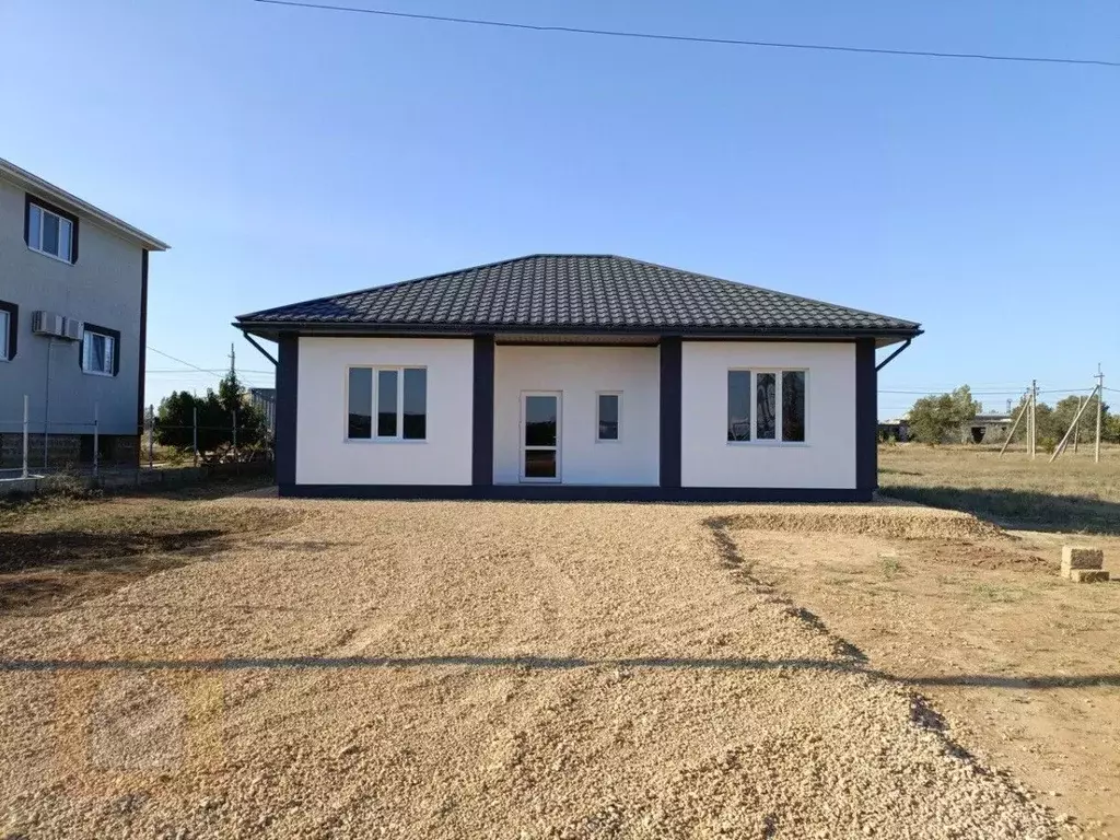 Дом в Крым, Сакский район, с. Лесновка ул. Зеленая (110 м) - Фото 1