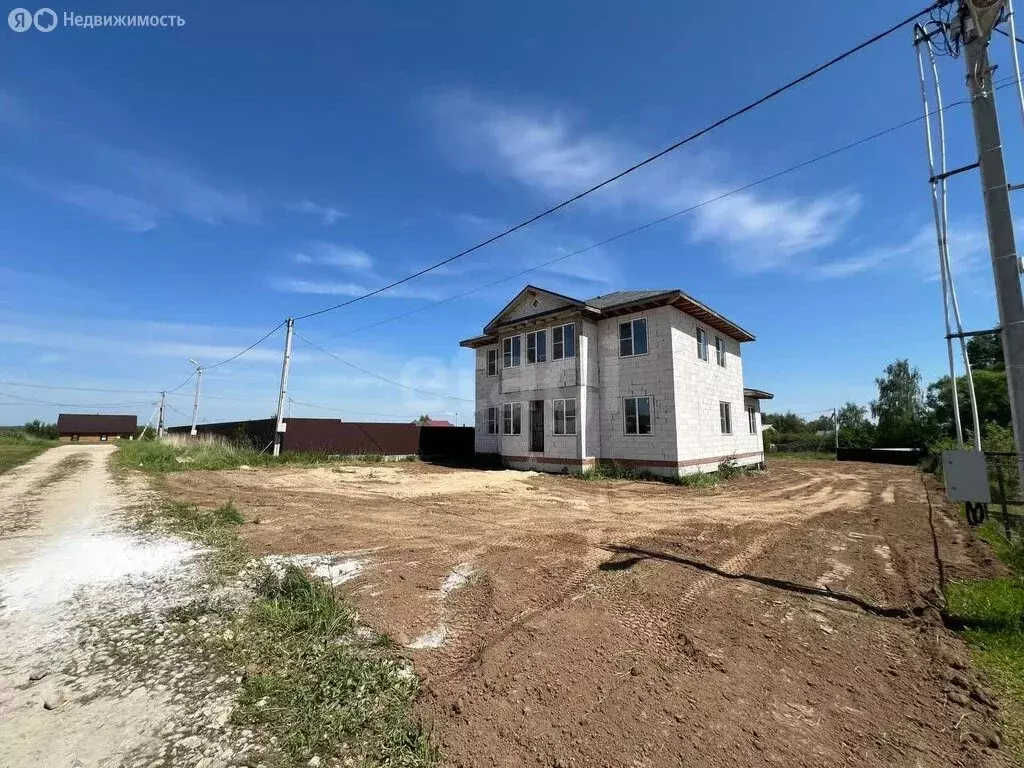 Дом в село Лукерьино, Яблоневая улица (244 м) - Фото 2