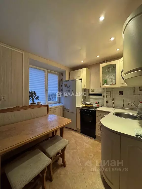 2-к кв. Волгоградская область, Волгоград ул. 7-й Гвардейской, 13 (42.5 ... - Фото 1