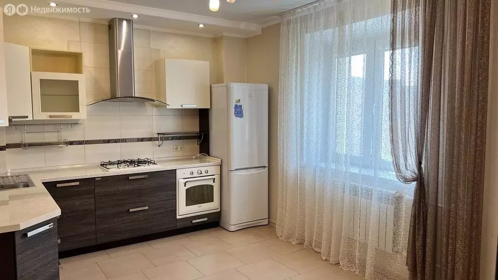 2-комнатная квартира: Энгельс, Минская улица, 32А (73 м) - Фото 0