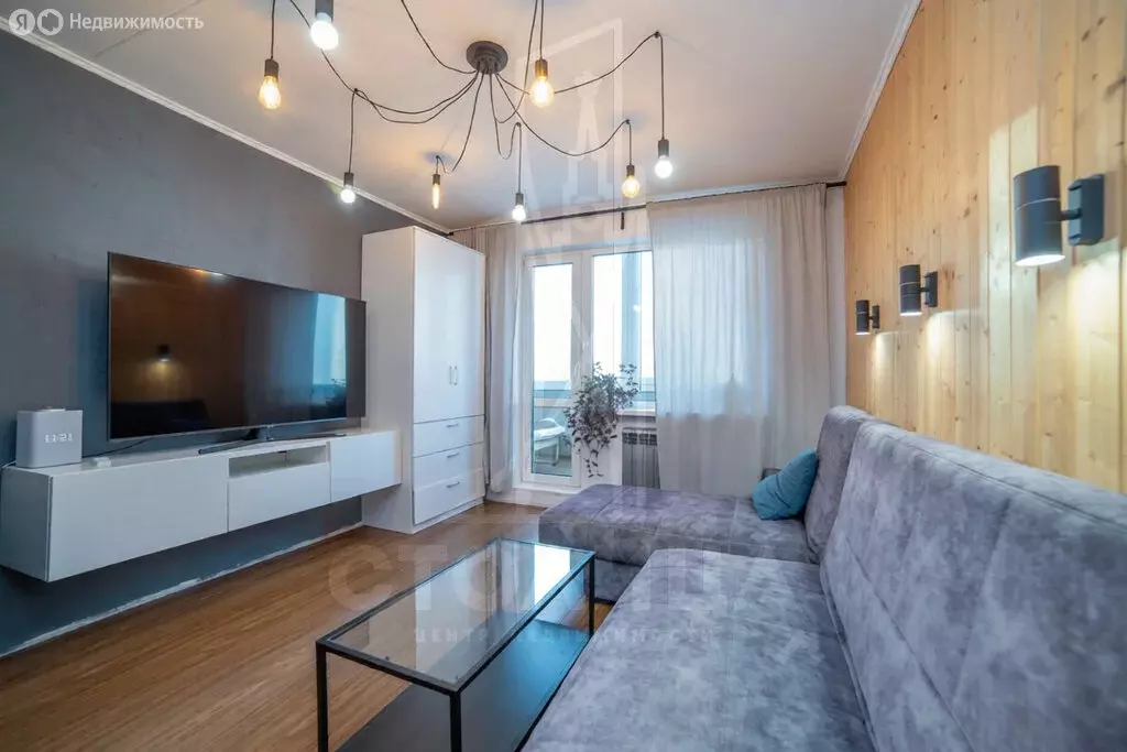 2-комнатная квартира: Екатеринбург, улица Бакинских Комиссаров, 64 ... - Фото 2