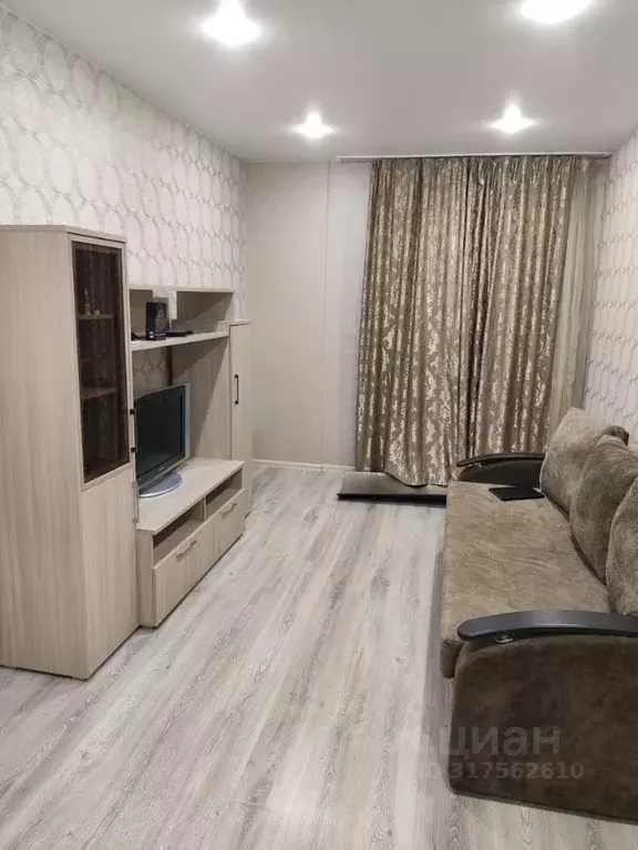 1-к кв. Татарстан, Казань ул. Рауиса Гареева, 105 (35.7 м) - Фото 1