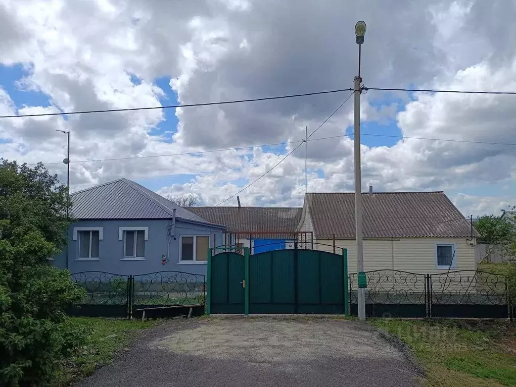 Дом в Белгородская область, Ровеньский район, Верхнесеребрянское ... - Фото 1