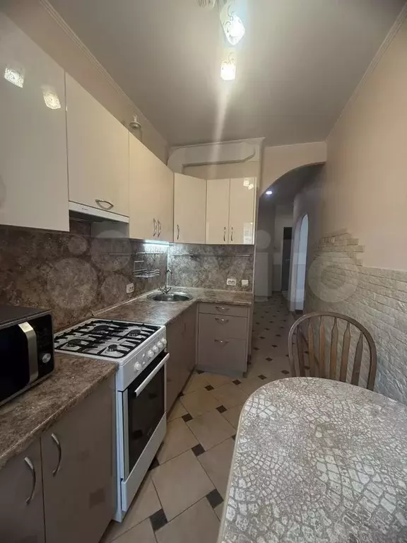 2-к. квартира, 60 м, 4/9 эт. - Фото 1