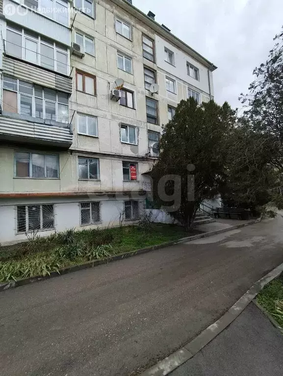 3-комнатная квартира: Белогорск, Нижнегорская улица, 50 (58.9 м) - Фото 1